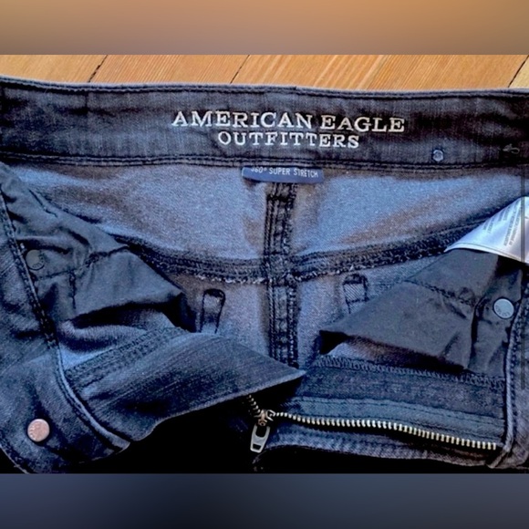 American Eagle Outfitters High Rise Shortie Jean
Shorts 360 Super Stretch Size 2 - Picture 3 of 5